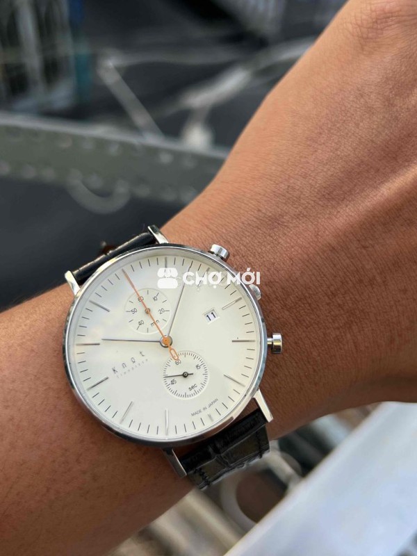 Đồng hồ Knot Chronograph pin kim trôi thanh lịch