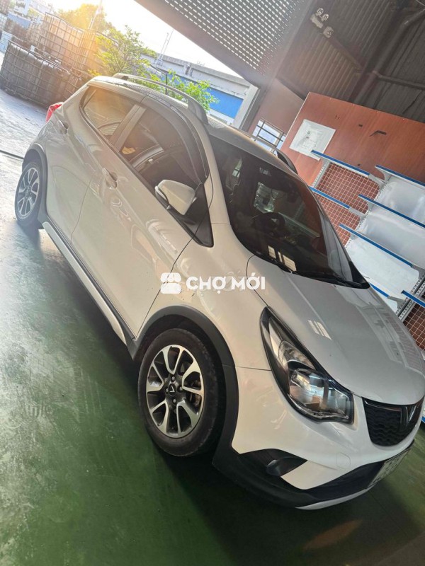 xe gia đình chạy bảo dưỡng xe đầy đủ.