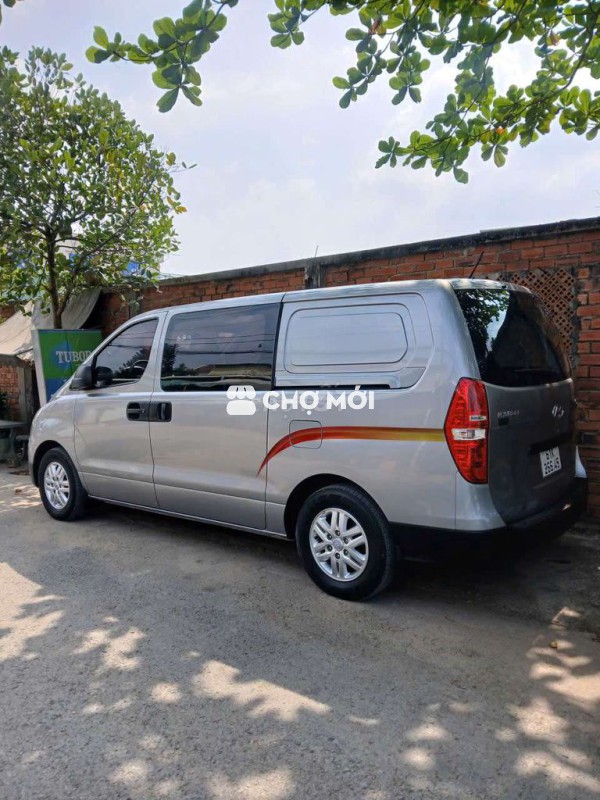 Hyundai Starex 2017 Bạc