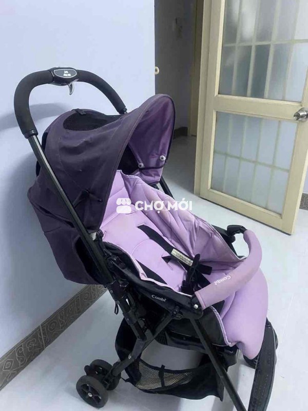 Xe đẩy 2 chiều Combi màu tím 90%