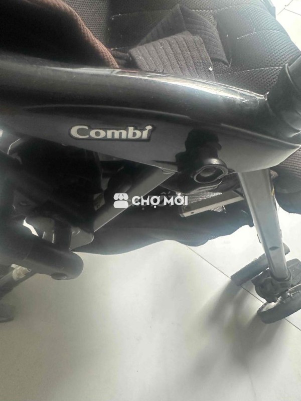Xe đẩy em bé Combi Nâu