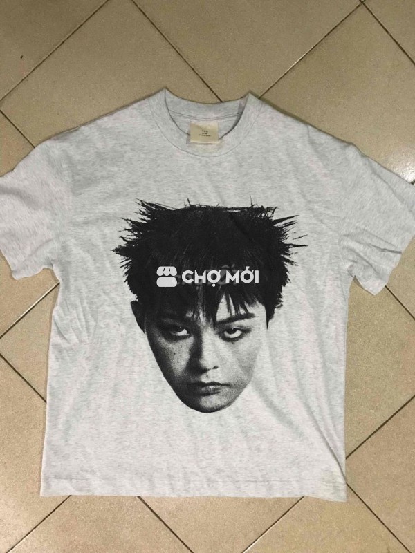 Áo thun Voleur D’art hình in GD màu xám hạt tiêu