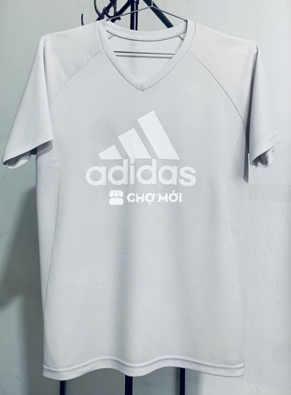 Áo thun Adidas chính hãng 100%. size L .Mới 98%