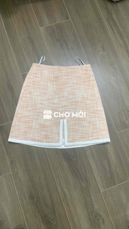nhượng lại chân váy sai M của ivy , mặc 1 lần ạ