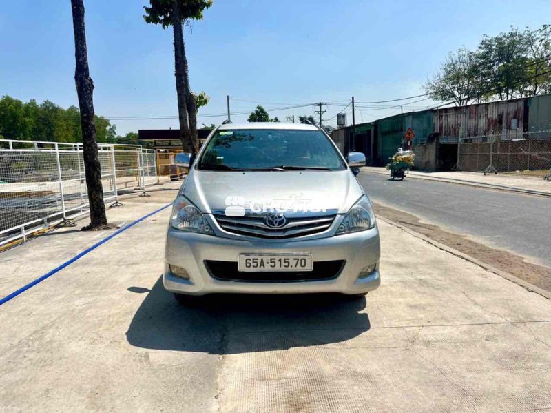 Toyota Innova G 2011 Bạc