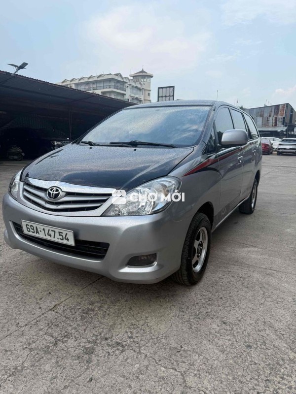 Toyota Innova 2006 J - 1212 km