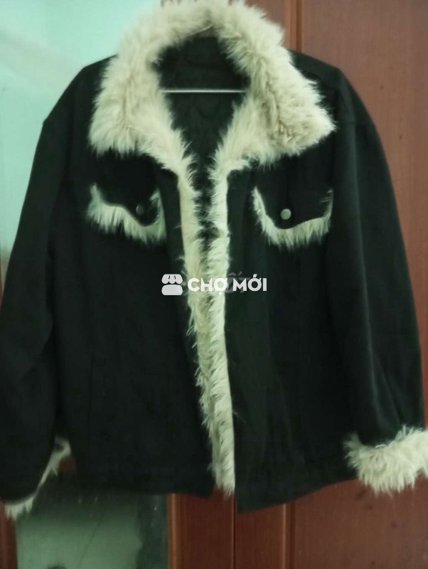 Bán cái áo khoác trần trám sai 55kg đến 65kg vừa,