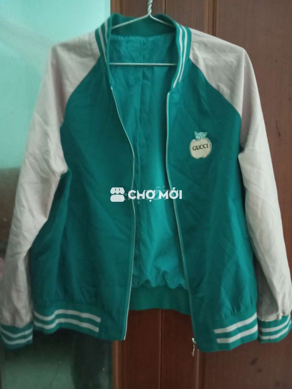 Bán cái áo khoác hiệu,sai 55kg đến 65kg mặc đẹp