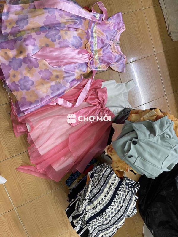 Quần áo cả nam và nữ đã qua sử dụng