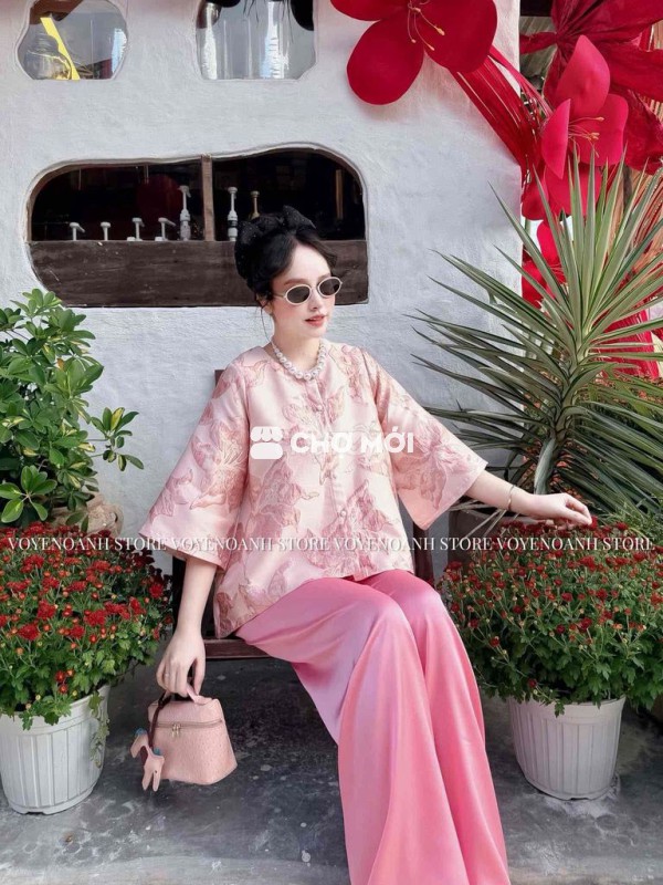 Bộ quần áo nữ vải hồng