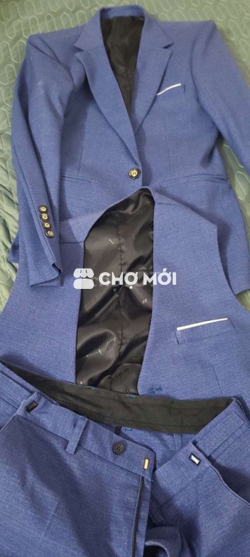 để lại 2 bộ vest đẹp như hình
