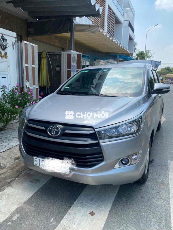 Toyota Innova 2.0E MT Bạc