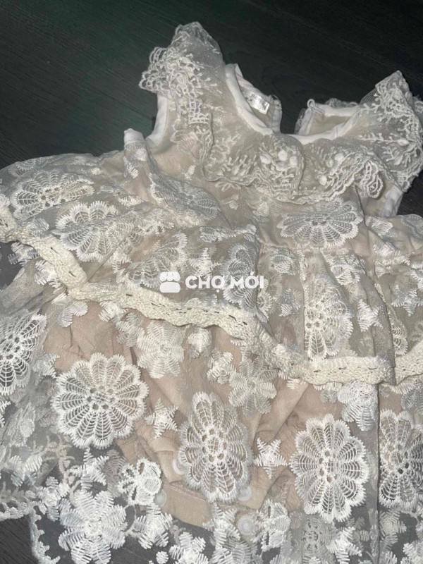 Váy bé gái mềm mại màu trắng