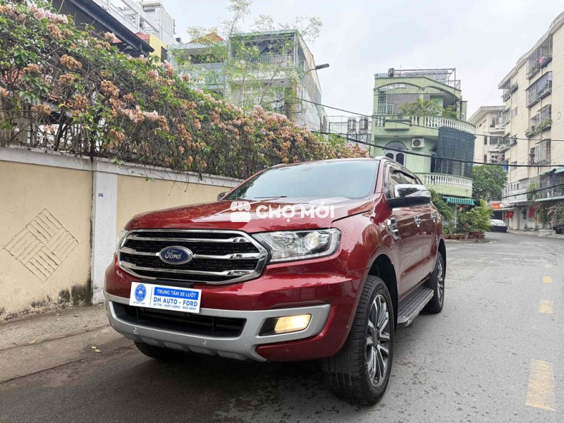 1 CHỦ ĐI ÍT RẤT ĐẸP EVEREST 2019 TITANIUM