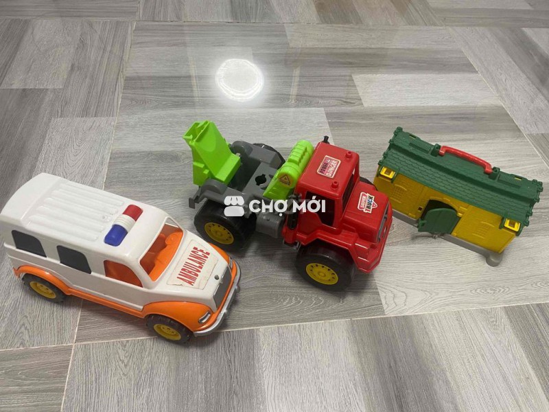 Tặng xe đồ chơi cho bé