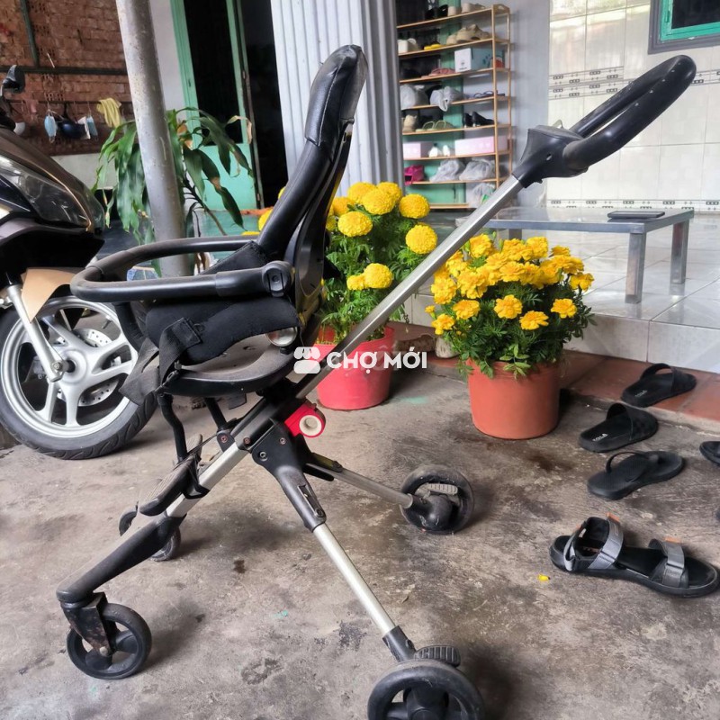 Xe đẩy em bé gấp gọn tiện lợi