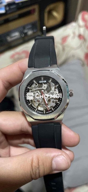 Em cần pass đồng hồ mới mua được vài hôm