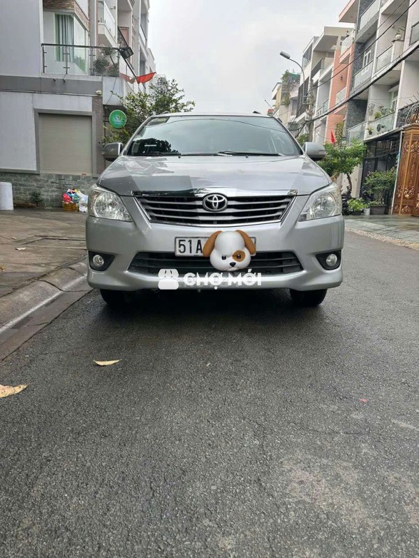 Toyota Innova 2013 2.0V Bạc