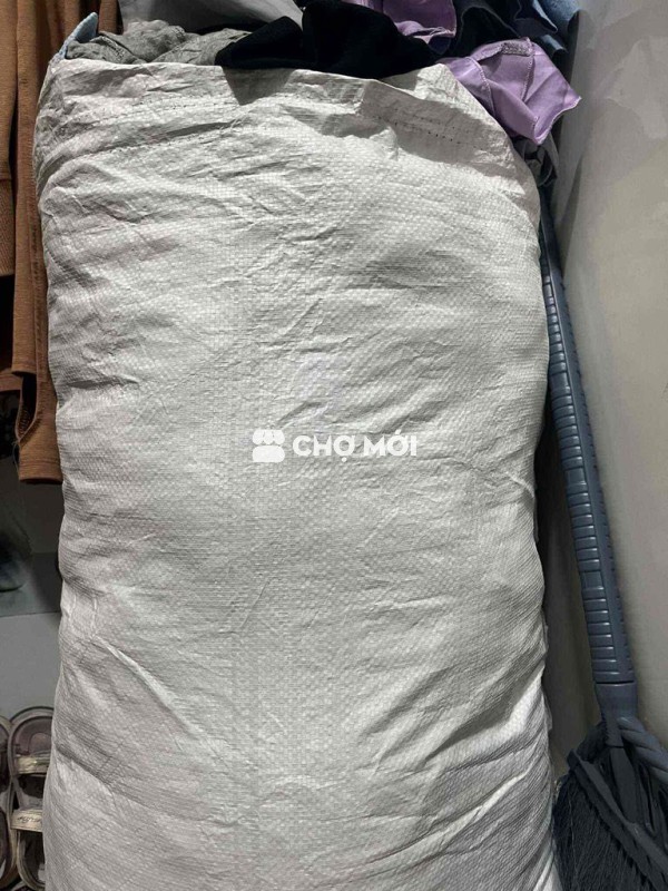 Quần áo nữ nhiều màu rất mới