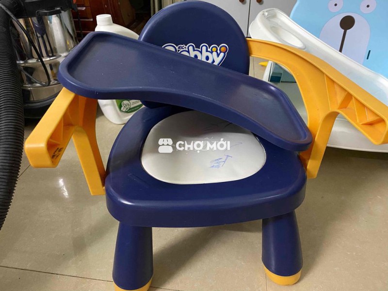 Ghế ăn dặm Bobby nhựa