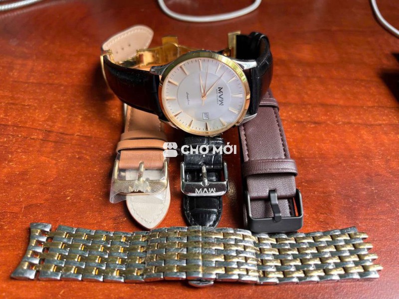 ĐH lướt 99% + 3 dây đeo thay đổi.