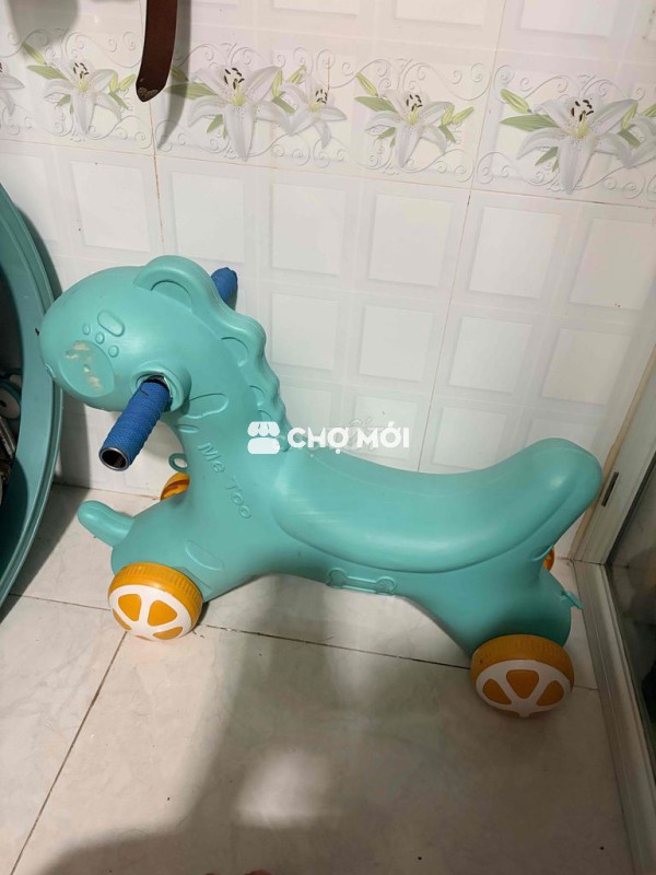 Xe chòi chân Me Too nhựa xanh ngọc