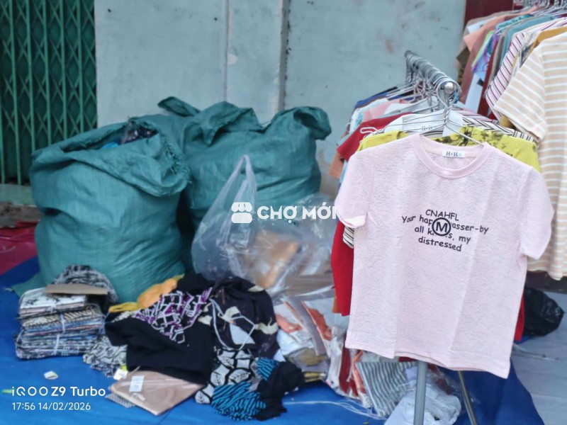 Áo thun nữ cũ và mới