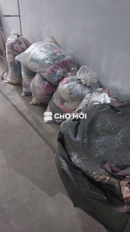 Quần áo đa dạng cả nam và nữ đã qua sử dụng