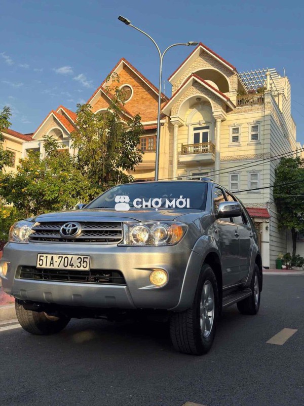 Toyota Fortuner V 2010 Bạc