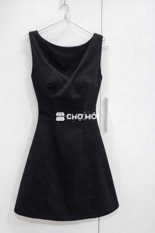 Váy nữ ôm eo size S Đen rất mới