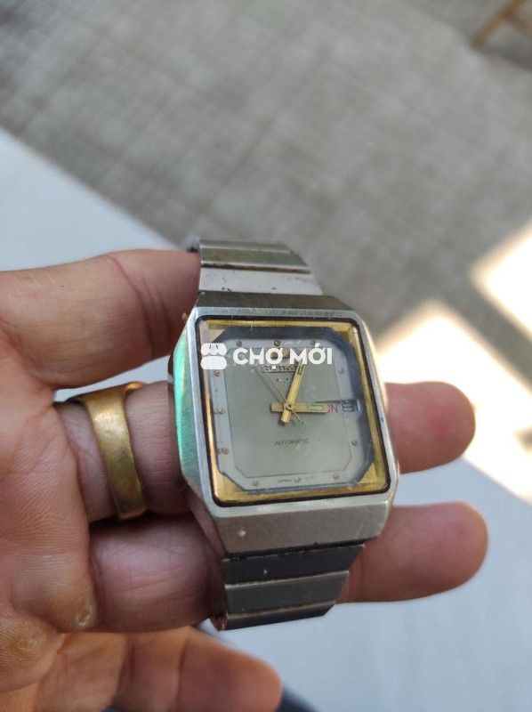 Đồng hồ Seiko chặc góc