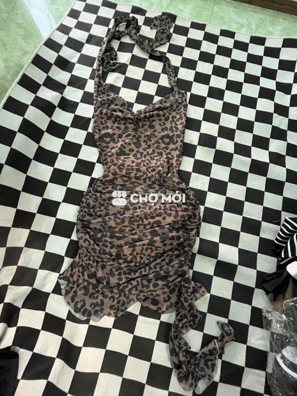Đầm nữ da báo màu nâu duoi 55kg