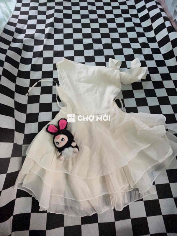 Đầm nữ trắng duoi 52kg