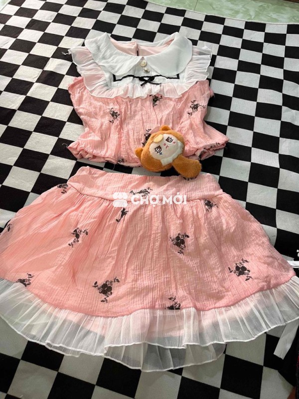 Bộ váy nữ hồng đã sử dụng