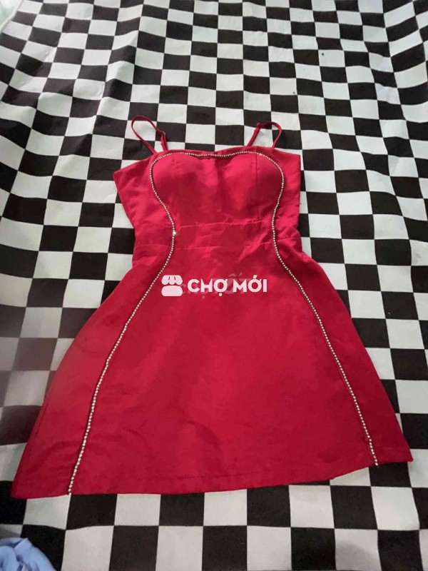 Đầm nữ màu Đỏ Mới 95% duoi 50kg