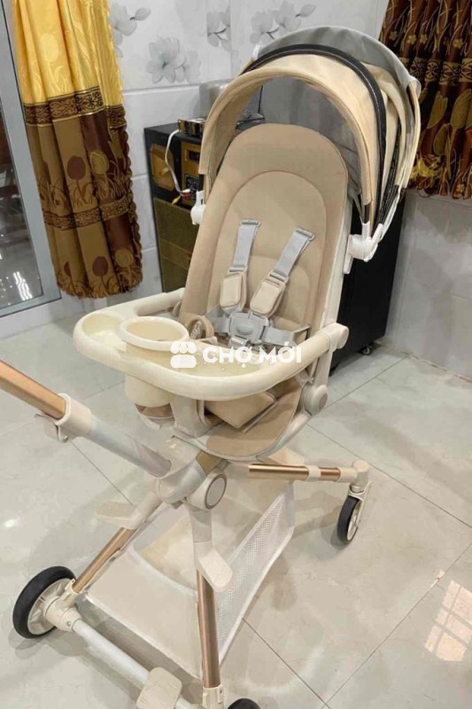 Xe đẩy em bé màu Kem