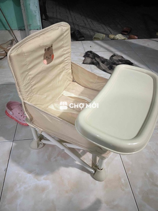 Ghế ăn dặm màu Kem
