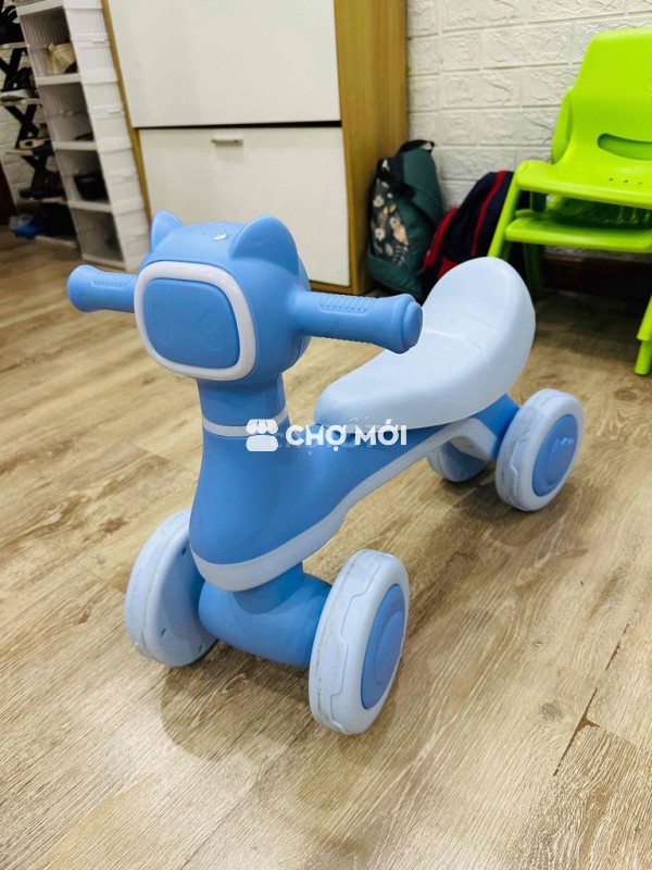 Xe chòi chân trẻ em nhựa