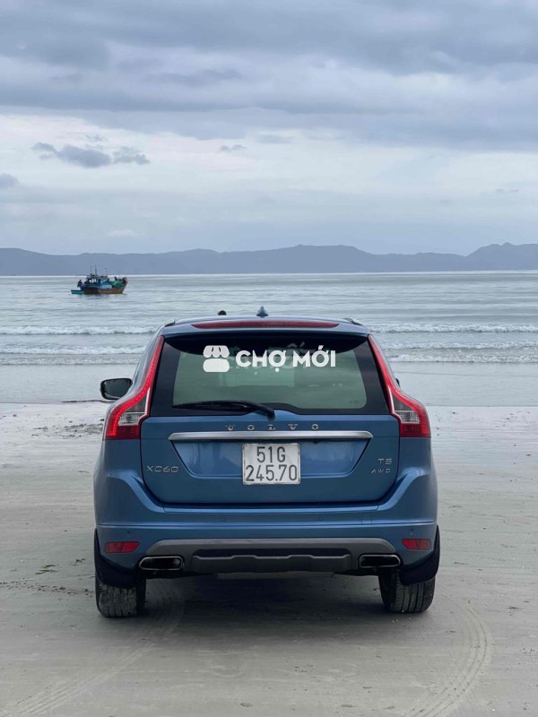 Volvo XC60 2016 R-Design - 130000 km