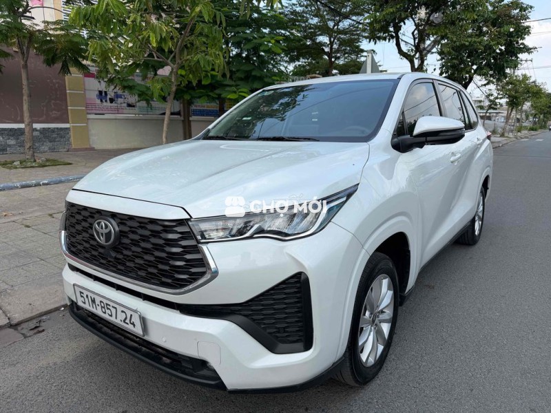 Toyota Innova Cross 2024 2.0 Trắng