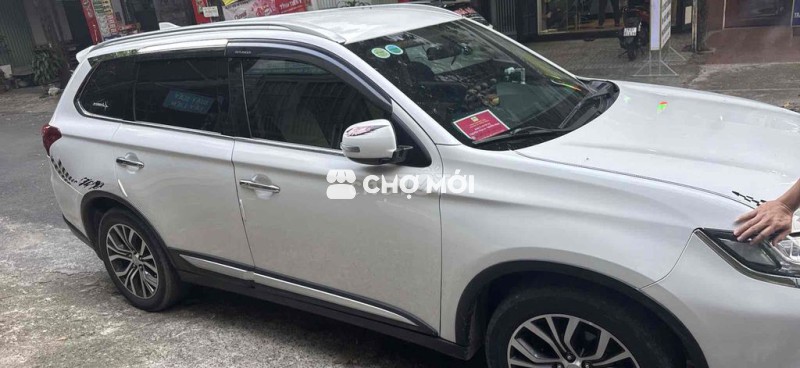 Mitsubishi Outlander Trắng xe Gia Đình