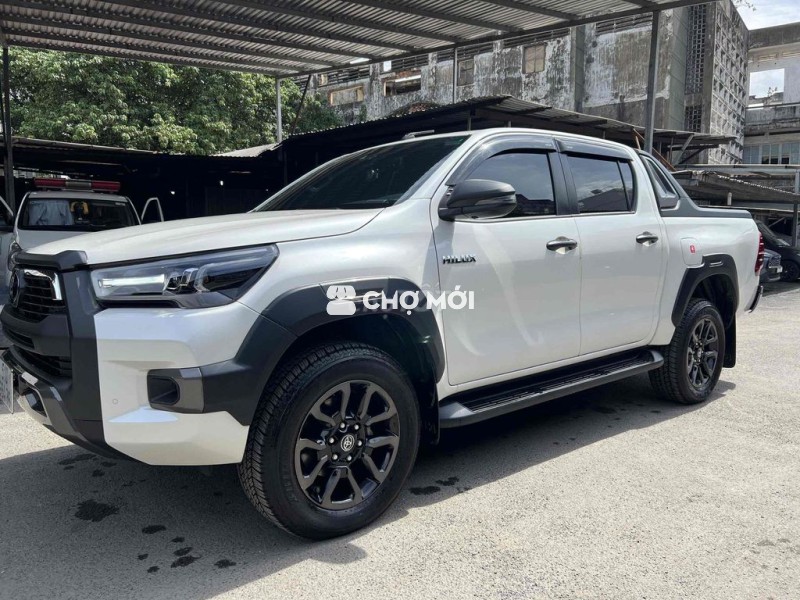 Toyota Hilux 2021 56.000km Trắng