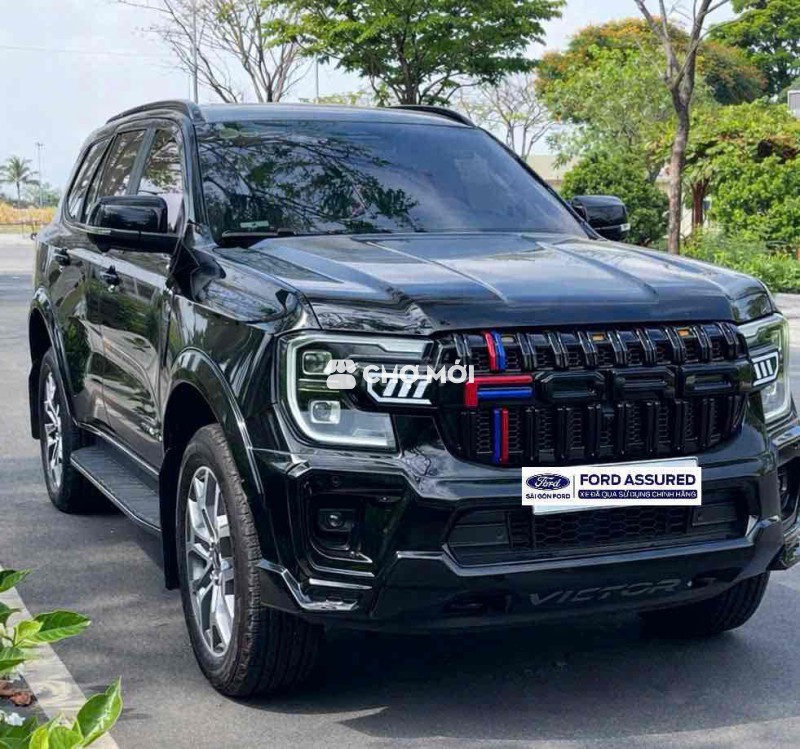 Everest 2 cầu lướt xe chuẩn bán tại hãng Ford