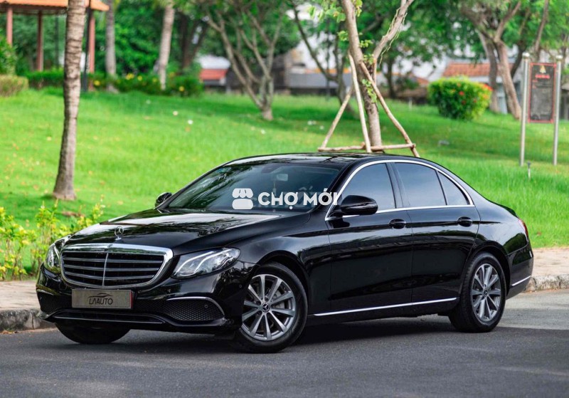 Mercedes E200 ĐKLĐ 2020 - Đen/Nâu - 7v5 km