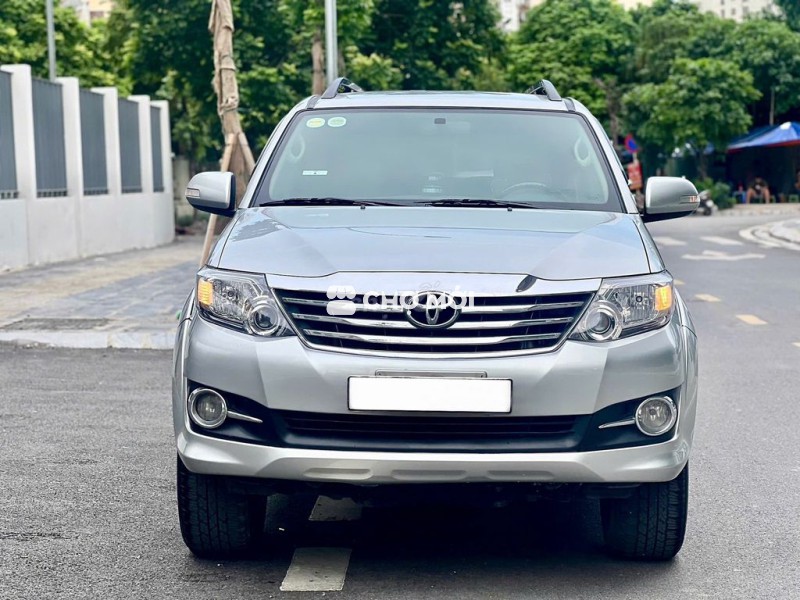 Toyota Fortuner 2016 2.7V 4X2 AT Bạc - 80,000 km