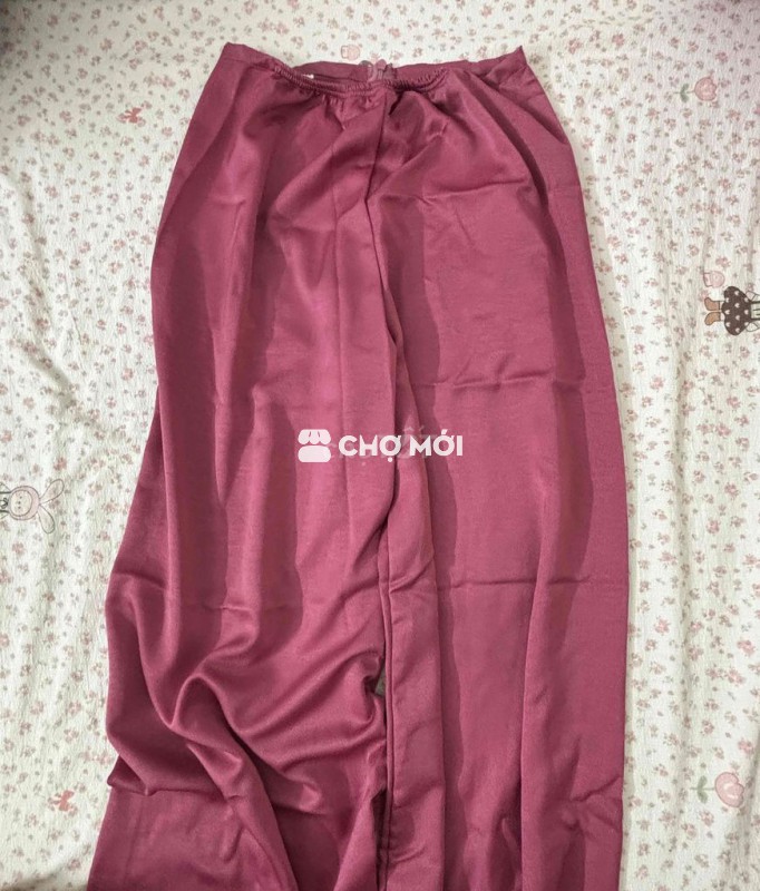 Quần lụa màu hồng dâu size M