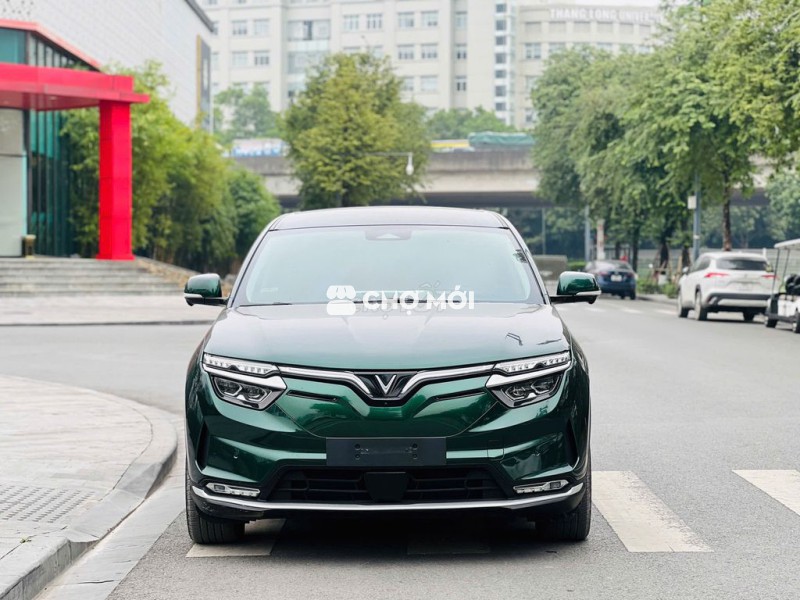 VinFast VF8 Eco 2023 Xanh rêu