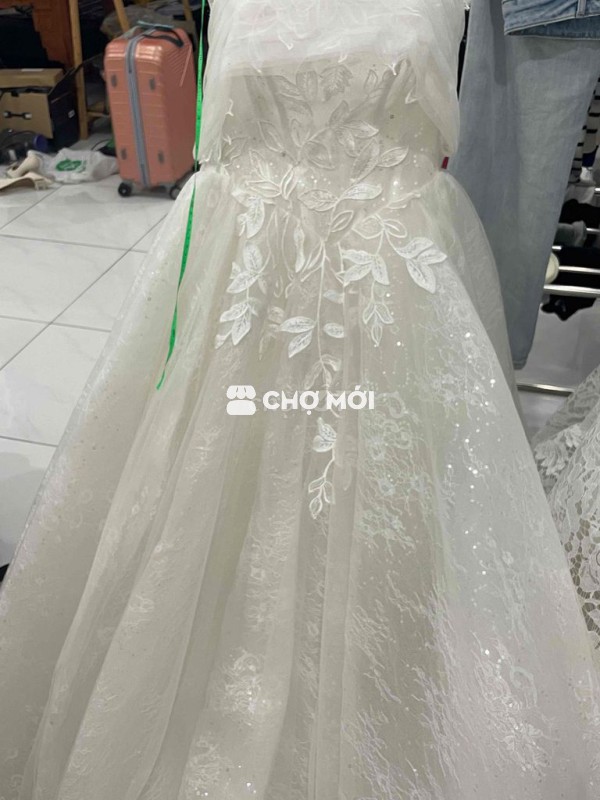 Váy cưới nữ ren màu kem đã sử dụng