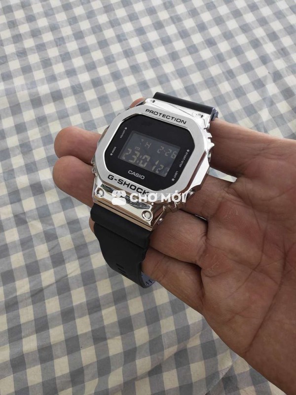 Đồng hồ Casio GM-5600U Nam Thép Bạc