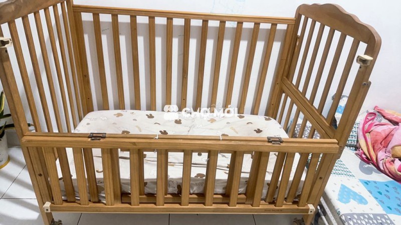 Cũi gỗ, xe đẩy, bình uống, xe chòi, đai nịt bụng